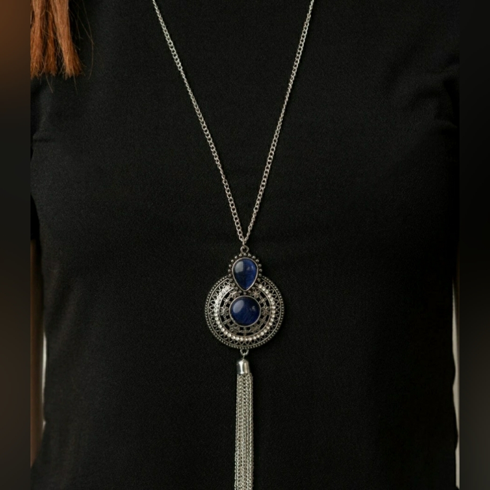 💢5/$10💢Elegant Silver and Blue Pendant Necklace With Earrings